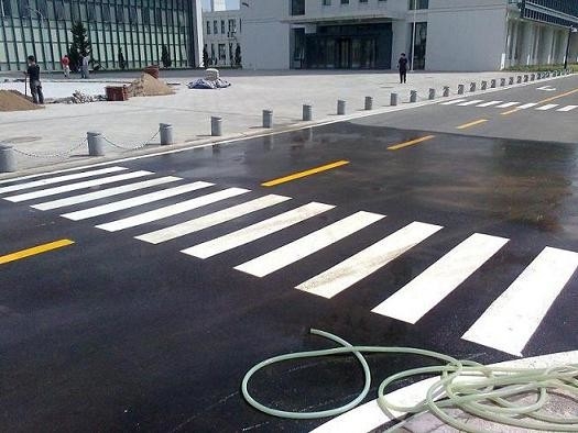 Cat Marking Jalan Berbasis Pelarut Perekat Baik Satu Komponen